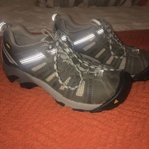 Never worn keen men’s steel toe shoes